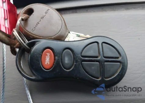 2001 Chrysler Town & Country Limited from USA, damaged, VIN 2C8GP64L81R350645